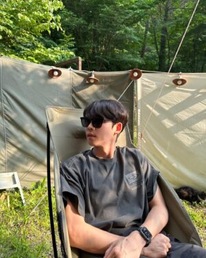 Park Jung-woo Instagram - 뒤에 고앵 (으아아아👿)
