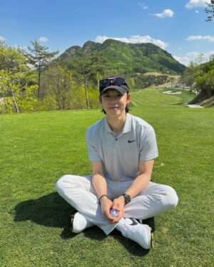 Park Jung-woo Instagram - 축구를 하던 천방지축 덩어리가 
이젠 골프하는 천방지축이 되었다🤣
어린이날🧸🥳👼🏻