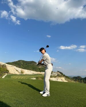 Park Jung-woo Instagram - 축구를 하던 천방지축 덩어리가 
이젠 골프하는 천방지축이 되었다🤣
어린이날🧸🥳👼🏻