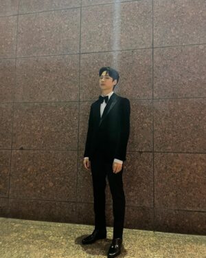 Park Jung-woo Instagram - 부산 국제 영화제를 다녀오다
저의 인생 첫 영화가 부국제에 초청받아 큰 영광이였습니다. 
저와 함께 해주신 모든 분들께 감사드립니다!
부산에서의 행복하고 감동적인 순간들을 꼭 기억하고 있을게요
축하해주신 모든 분들께 감사드립니다.
앞으로도 잘 부탁드립니다!
우리 20세기 팀 여러분 너무 고맙구 사랑해요
우리 바로 식구들 항상 감사하구 사랑합니다 
넷플릭스 사랑합니다 
Fire st love. void_h love. 
그리고 아버지 어머니 동생들 사랑해요❤️
#biff #20세기소녀 #김유정 #변우석 #박정우 #노윤서 #varoent #netflix