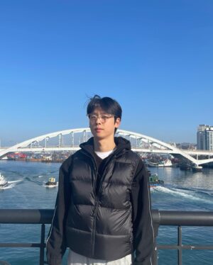 Park Jung-woo Instagram - 영도에 가다 🕶️