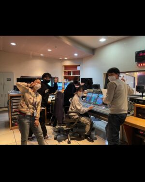 Park Moon-chi Instagram - -긴 글 주의- @starnight91.9 
2020년부터 햇수로 총 5년간 함께한 별밤의 고정 게스트 문요는 오늘 막방을 마쳤습니다!..
울참 열심히 했지만 결국 부엉이들이 보낸 편지같은 메세지들과 마지막 인사덕에 .. 눈물로 물들어버렸네요 껄껄ㅎ,,,,^.^..
아무래도 그간 부엉이들에게 받아온 응원과 애정 덕분에 더욱 더 울참에 실패 한 듯 합니다,,하핫(부엉이들도 같이 우는거 내가 봄.,,) 
사실 소식을 들은 날부터 슬픈 마음이 자꾸만 들어서 며칠 내내 심란했던 것 같은데, 솔직하고 시원하게 여러분들께 진심을 전하게 되어 매우 시원 섭섭한 마음입니다.
증말 별거 없던 문치의 근황을 일주일마다 함께 관심가져주시고, 사랑해주셔서 감사했습니다! 열심히 만든 음악들은 물론, 제 일상까지도 재밌게 공유 할 수 있었고,. 그리고 멋진 대선배님들과 재밌게 방송해보는 경험까지.. 모든 게 좋았던 기억 뿐이네요.
비록 월요일 문제요정 문치는 매주 못보겠지만 .. 희노애락이 듬뿍담긴 별밤은 저를 피하지 못 할 것입니다. 음악활동 열심히 해서 마구 나가려구 하그등여~!
생방송 이라는 게 처음에는 정말 부담스러웠었는데, 매주 하면서 결국 내 작업실처럼 편안한 스튜디오가 될 때 까지 정말 많은 걸 배웠습니다!! 문치의 인생에 새로운 카테고리를 열어주신 김이나의 별밤 다시한번 감사 드리고, 지금까지 함께했던 피디님 ,작가님들도 항상 갑작스런 인사 밖에 못전해 아쉬웠는데,. 모두모두 정말 감사했습니다!! 이별은 항상 힘들지만 .. 저의 새로운 시작이라고 생각하고 월요일 10시가 되면 더더욱 열심히 음악으로 한번 달려보겠습니다!!! 사랑합니다 🩷 이나언니 재정작가님 채원작가님 민경피디님 우리 음향감독님들 !!! 5년의 감사함을 글로 표현하기란 정말 어려운 일인 것 같아요.,.ㅎㅎ 그럼••• 지금 까지 별밤의 문제요정 문치 였습니다~!! 쬬옥 또만나요~~❤️🦉🦉🦉