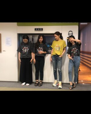 Park Moon-chi Instagram - -긴 글 주의- @starnight91.9 
2020년부터 햇수로 총 5년간 함께한 별밤의 고정 게스트 문요는 오늘 막방을 마쳤습니다!..
울참 열심히 했지만 결국 부엉이들이 보낸 편지같은 메세지들과 마지막 인사덕에 .. 눈물로 물들어버렸네요 껄껄ㅎ,,,,^.^..
아무래도 그간 부엉이들에게 받아온 응원과 애정 덕분에 더욱 더 울참에 실패 한 듯 합니다,,하핫(부엉이들도 같이 우는거 내가 봄.,,) 
사실 소식을 들은 날부터 슬픈 마음이 자꾸만 들어서 며칠 내내 심란했던 것 같은데, 솔직하고 시원하게 여러분들께 진심을 전하게 되어 매우 시원 섭섭한 마음입니다.
증말 별거 없던 문치의 근황을 일주일마다 함께 관심가져주시고, 사랑해주셔서 감사했습니다! 열심히 만든 음악들은 물론, 제 일상까지도 재밌게 공유 할 수 있었고,. 그리고 멋진 대선배님들과 재밌게 방송해보는 경험까지.. 모든 게 좋았던 기억 뿐이네요.
비록 월요일 문제요정 문치는 매주 못보겠지만 .. 희노애락이 듬뿍담긴 별밤은 저를 피하지 못 할 것입니다. 음악활동 열심히 해서 마구 나가려구 하그등여~!
생방송 이라는 게 처음에는 정말 부담스러웠었는데, 매주 하면서 결국 내 작업실처럼 편안한 스튜디오가 될 때 까지 정말 많은 걸 배웠습니다!! 문치의 인생에 새로운 카테고리를 열어주신 김이나의 별밤 다시한번 감사 드리고, 지금까지 함께했던 피디님 ,작가님들도 항상 갑작스런 인사 밖에 못전해 아쉬웠는데,. 모두모두 정말 감사했습니다!! 이별은 항상 힘들지만 .. 저의 새로운 시작이라고 생각하고 월요일 10시가 되면 더더욱 열심히 음악으로 한번 달려보겠습니다!!! 사랑합니다 🩷 이나언니 재정작가님 채원작가님 민경피디님 우리 음향감독님들 !!! 5년의 감사함을 글로 표현하기란 정말 어려운 일인 것 같아요.,.ㅎㅎ 그럼••• 지금 까지 별밤의 문제요정 문치 였습니다~!! 쬬옥 또만나요~~❤️🦉🦉🦉