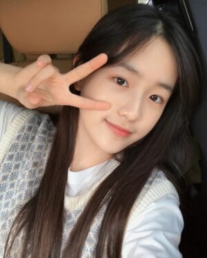Park Seo-Kyung Instagram - 셀카 찰칵~📸
.
.
#봄이다🌸 #happyweekend
#박서경 #이동중셀카
