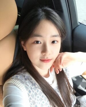 Park Seo-Kyung Instagram - 셀카 찰칵~📸
.
.
#봄이다🌸 #happyweekend
#박서경 #이동중셀카