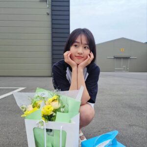 Park Seo-Kyung Instagram - #막촬
그동안 너무 좋으신 분들과 
행복하게 촬영할 수 있어서 감사했습니다.🧡🌸
다들 끝까지 화이팅하세요~!!
.
.
#끝날때마다느끼는#복잡미묘한감정들#시원섭섭
#우리드라마#대박기원🙏