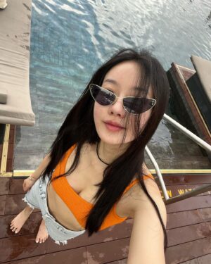 Park Seung-yeon Instagram - summer in Jan.  ʕ”̮ॽु⋆⁺₊