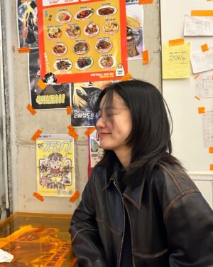 Park Seung-yeon Instagram - 6년째 들고다니는 나의 살아있는 털 클러치