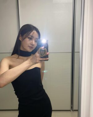 Park Seung-yeon Instagram - 🖤