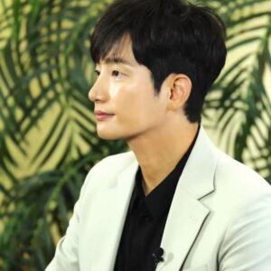 Park Si-hoo Instagram - 즐거운 주말 보내세요😊❣
#바람과구름과비 #프로모션