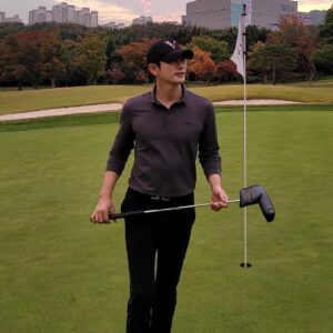 Park Si-hoo Instagram - ❤