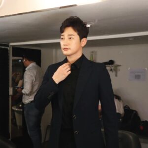 Park Si-hoo Instagram - 😉