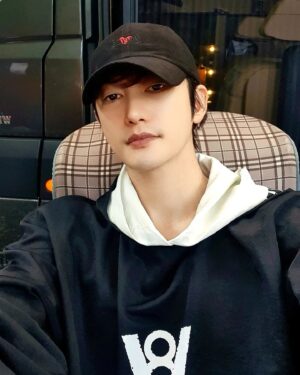 Park Si-hoo Instagram - 가을밤 좋다🍁🍁