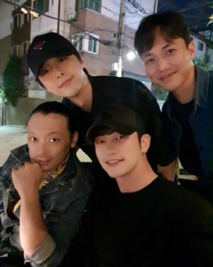 Park Si-hoo Instagram - REUNITED!