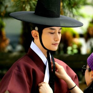 Park Si-hoo Instagram - 본방사수😊💜
#바람과구름과비 #천중 #오늘밤 #만나요