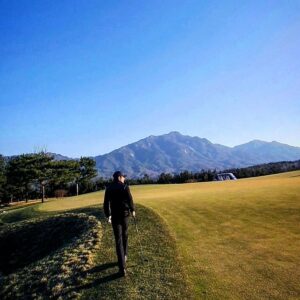 Park Si-hoo Instagram - Great winter golf 
좋은밤 보내세요😊
#golf#fashion