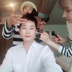 Park Si-hoo Instagram - 😁😁😁😘