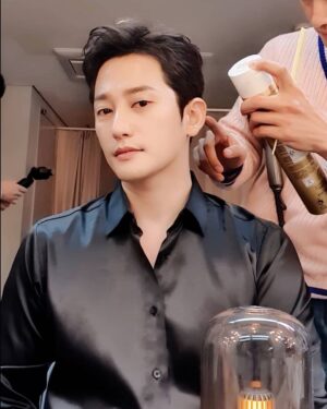 Park Si-hoo Instagram - 즐거운 하루 보내세요~✌