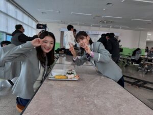 Park So-yi Instagram - 꽁냥꽁냥 고혜림 & 복이나
착하고 밝디밝은 수인이언니와❤️
.
#히어로는아닙니다만 
#theatypicalfamily