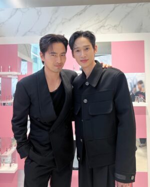 Park Sung-hoon Instagram - 💋💄 ~5/1 성수동 엠프티 

#입생로랑뷰티 #러브샤인팩토리 #러브샤인캔디글로우

@yslbeauty