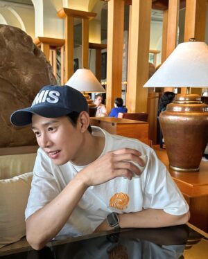 Park Sung-hoon Instagram - 🙂