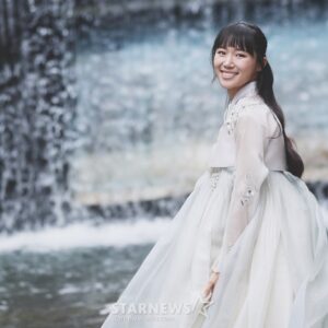 Park Ye-ni Instagram - :
모두 행복한 연휴 보내고 계시길 바랍니다! 
Happy happy Chuseok, everybody! 

스타뉴스 기자님들, 기분 좋은 인터뷰와 
어여쁜 사진들 정말 고맙습니다!