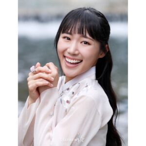 Park Ye-ni Instagram - :
모두 행복한 연휴 보내고 계시길 바랍니다! 
Happy happy Chuseok, everybody! 

스타뉴스 기자님들, 기분 좋은 인터뷰와 
어여쁜 사진들 정말 고맙습니다!