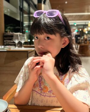 Park Ye-rin Instagram - 💜💚💛