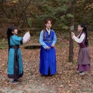 Park Ye-rin Instagram - 산신즈🫶🏻
#구미호뎐1938 #이연무영홍주
#즐거운촬영기록 #감사합니다