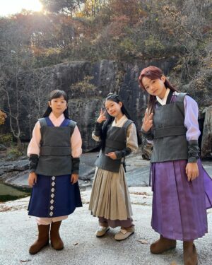 Park Ye-rin Instagram - 산신즈🫶🏻
#구미호뎐1938 #이연무영홍주
#즐거운촬영기록 #감사합니다
