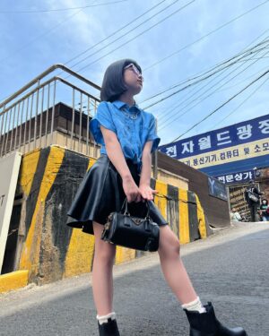 Park Ye-rin Instagram - #왓챠 #사막의왕 #많관부 @watcha_kr