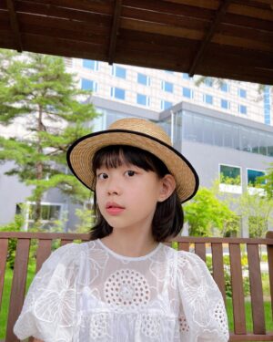 Park Ye-rin Instagram - 👒🌳💫🤍🦄🧚‍♀️