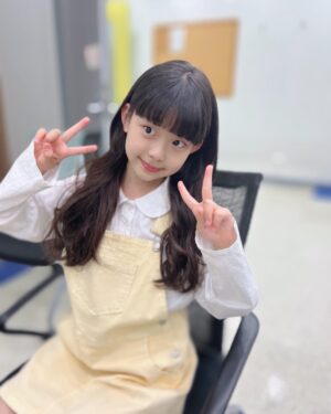 Park Ye-rin Instagram - ✌🏻💛✌🏻