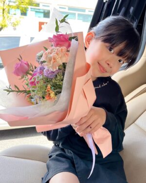 Park Ye-rin Instagram - #비밀의집

감사합니다🫶🏻👏🏻

#안녕 #우솔