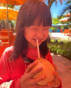 Park Ye-rin Instagram - 🌴
