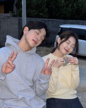 Park Yu-rim Instagram - 다비치 - 너의 편이 돼 줄게 
뮤직비디오에 함께 할 수 있어서 행복했습니다! 
많은 사랑 부탁드려요🩵 ˞͛ᖰ(ღ’ᴗ’ღ)˞͛ᖳ˞͛