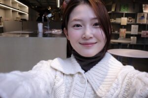 Park Yu-rim Instagram - 행복하게 여행 다녀왔으니 또 즐겁게 일 해야지 🩷🤍🩵