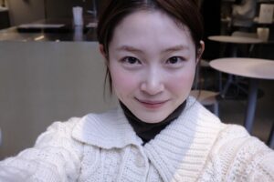 Park Yu-rim Instagram - 행복하게 여행 다녀왔으니 또 즐겁게 일 해야지 🩷🤍🩵