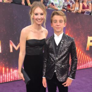 Parker Bates Instagram - From the carpet...@televisionacademy #emmys Having a blast and celebrating with the fam!  @nbcthisisus #littlekevin🖤🖤🖤🖤🖤🖤🖤🖤🖤🖤🖤🖤Stay tuned!
@dsquared2 @styledbylmc @stevemadden @brooksbrothers @lyft #giftfromlyft✌🏻🚙