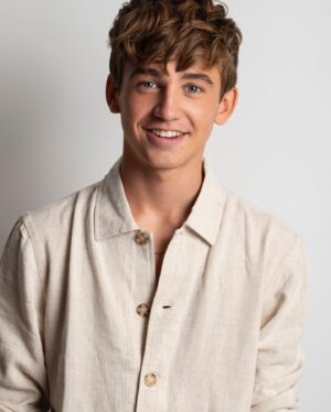 Parker Bates Instagram - More pics from the photoshoot. Also don’t mind the sweatpants it was jus headshots:)👍🏻