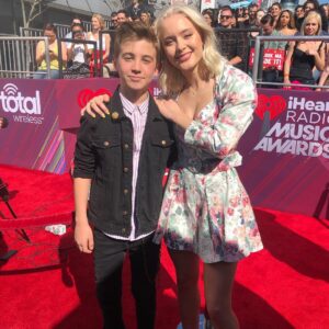 Parker Bates Instagram - Be sure to follow @iheartradio to catch my interviews with some of my favorite artists!!!
🕺🏻@iheartradiomusicawards2019
🕺🏻
@styledbylmc 
@zara
@ladidakids
@lovestrength_xo
@jamesharperclothing