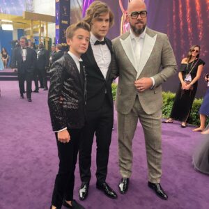 Parker Bates Instagram - From the carpet...@televisionacademy #emmys Having a blast and celebrating with the fam!  @nbcthisisus #littlekevin🖤🖤🖤🖤🖤🖤🖤🖤🖤🖤🖤🖤Stay tuned!
@dsquared2 @styledbylmc @stevemadden @brooksbrothers @lyft #giftfromlyft✌🏻🚙