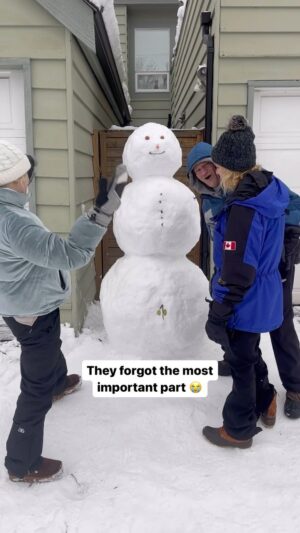 Parker Pannell Instagram - It took them a second to realize… 😳 
#snowman #winter #comedy