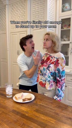 Parker Pannell Instagram - I’m the leader of this house now! 😅 
#mom #family #son
