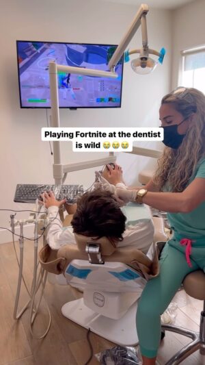Parker Pannell Instagram - Gotta stay on the grind 🤣 
#fortnite #dentist #videogames