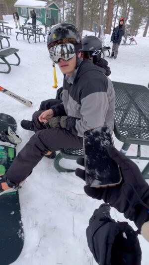 Parker Pannell Instagram - He acted so ungrateful at the end 😭 
#phone #snowboarding #snow