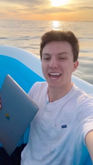 Parker Pannell Instagram - Why do bad things always happen to me?! 😭
#datenight #ocean #laptop