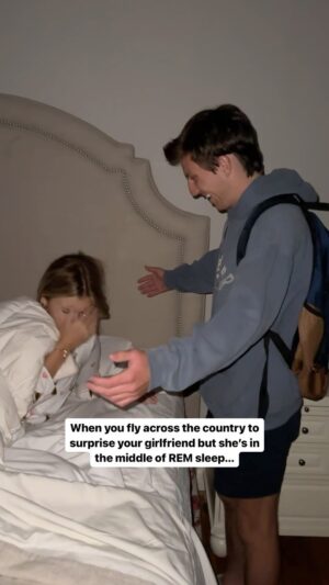 Parker Pannell Instagram - Her reaction made me wanna go back home 😪 
#longdistancerelationship #surprise #couple