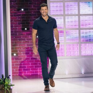 Parker Young Instagram - Such an honor and a pleasure. Thank you @kellyclarkson for having me