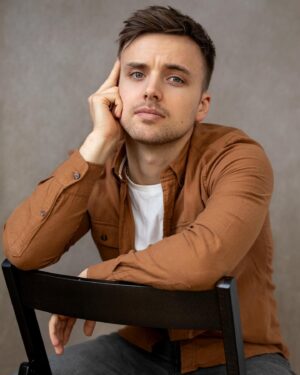 Parry Glasspool Instagram - A shoot with @pazzyg1992 is rarer than a sighting of the Loch Ness Monster, so when it happens you make sure you get enough photos! Always a pleasure bro 👊🏻 

.
.
.
.
.
.

 

#Actor #ParryGlasspool #Photoshoot #Portrait #ActorsHeadshots #Headshot